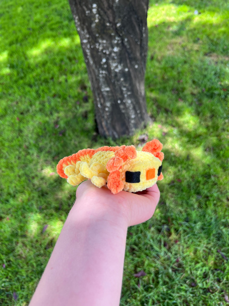 Yarn: Sunshine & Tangerine Hook: 4.5 mm Felt: Orange & Black